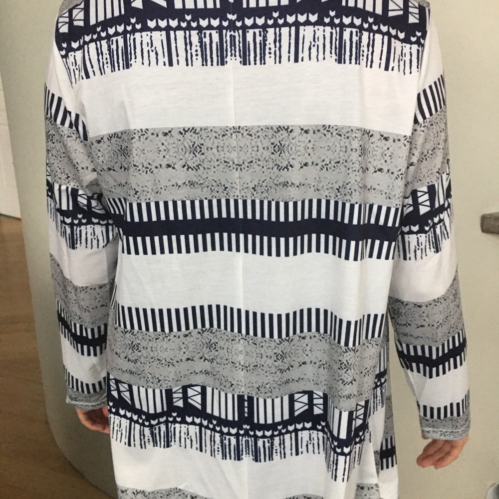 Cardigan/ Beach Cover up - Picture 2 of 6